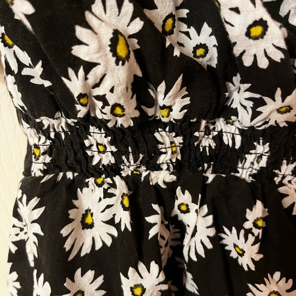Women’s Short Sleeve Sunflower Romper - Picture 4 of 5